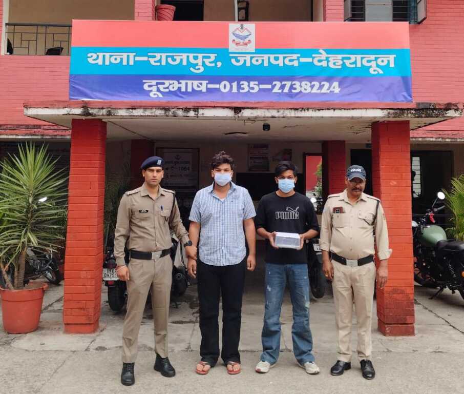 पैसों के विवाद में युवक से मारपीट और मोबाइल लूटने वाले दो आरोपी गिरफ्तार
