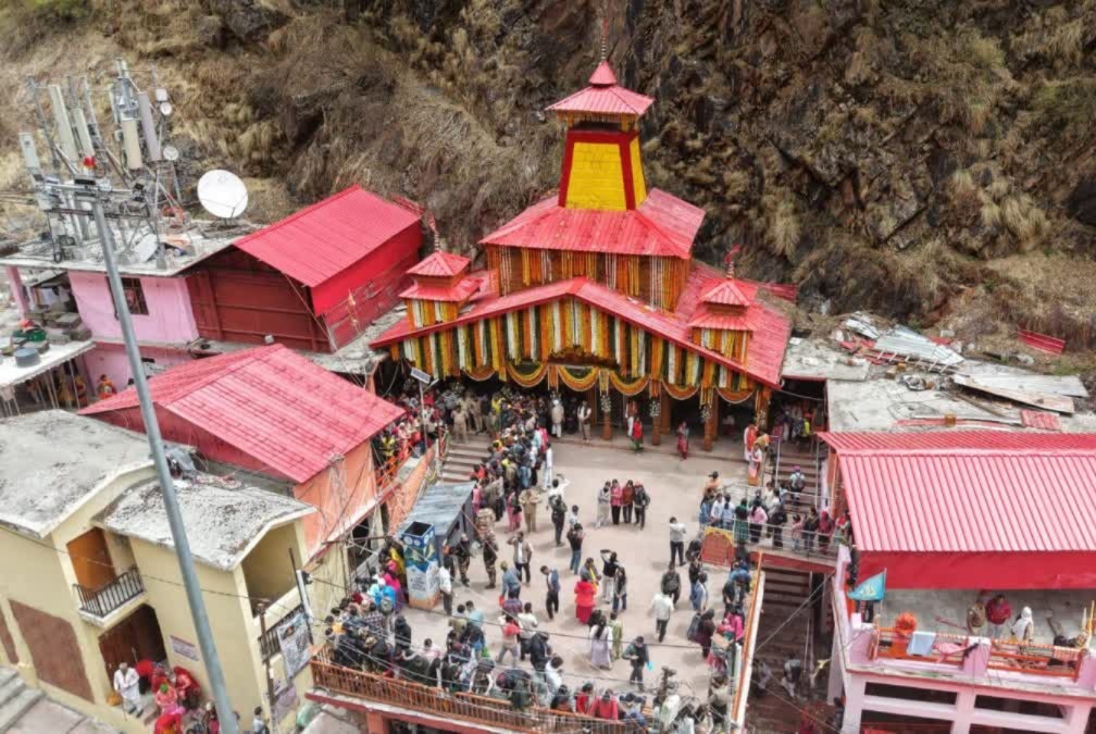 यमुनोत्री धाम यात्रा में दो  श्रद्धालुओं की मौत, स्वास्थ्य व्यवस्थाओं पर उठे सवाल