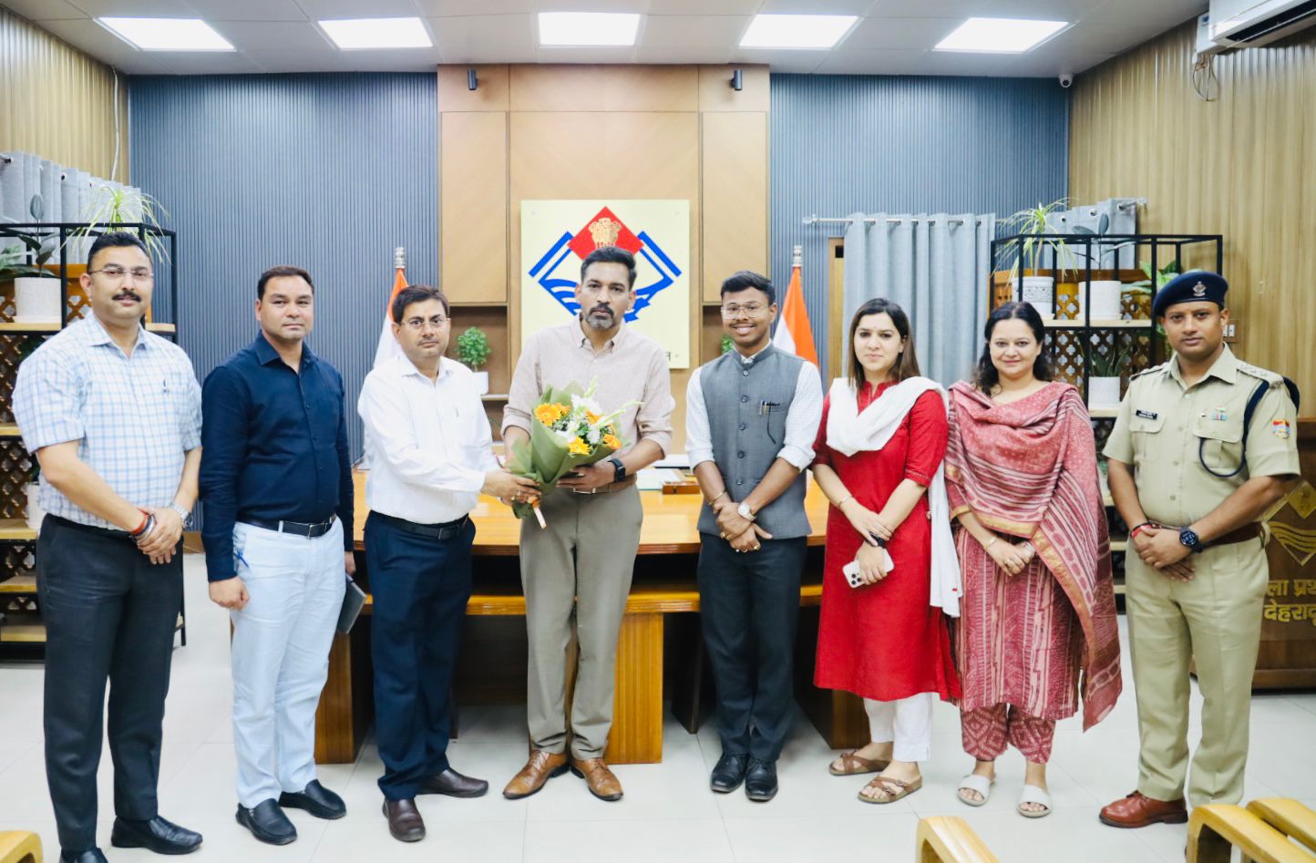 देहरादून को मिला नया नेतृत्वः डॉ. आशीष चौहान ने संभाली जिलाधिकारी की कमान