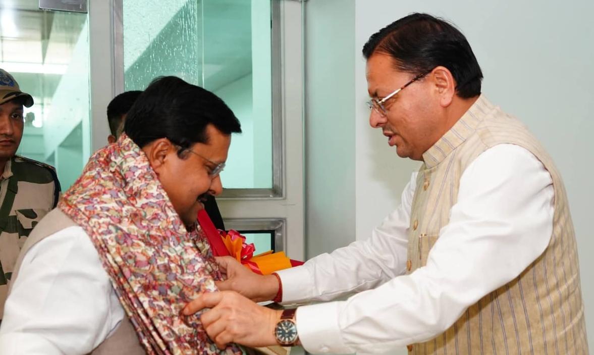 देहरादून पहुंचे बीजेपी के राष्ट्रीय अध्यक्ष नितिन नवीन, एयरपोर्ट पर हुआ भव्य स्वागत