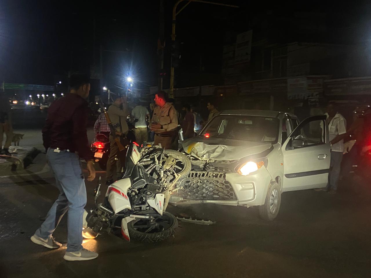 सहस्त्रधारा क्रॉसिंग पर आधी रात भीषण हादसा