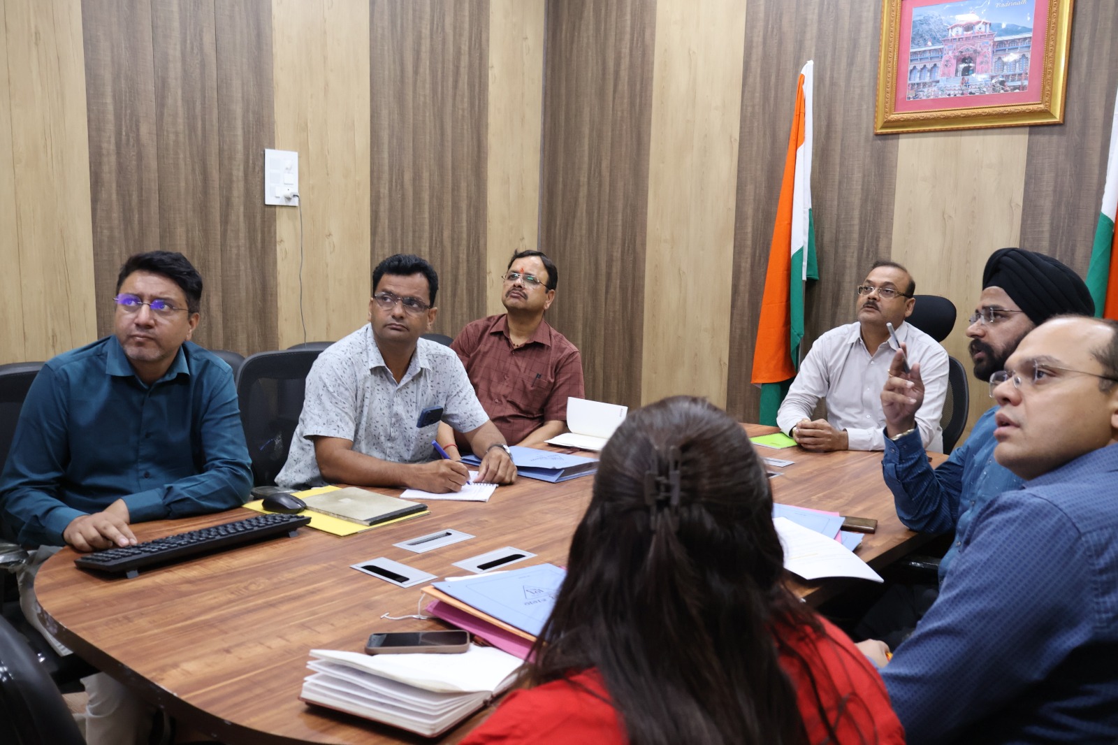 नगर आयुक्त ने ली कर अनुभाग की समीक्षा बैठक, अनुपस्थित कर निरीक्षकों के वेतन रोकने के निर्देश