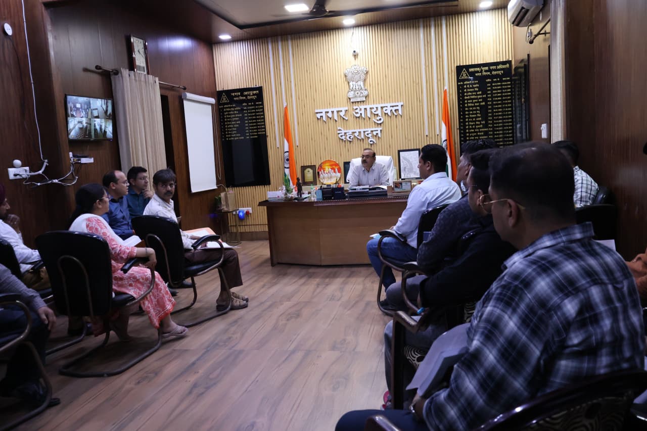 राष्ट्रीय स्वच्छ वायु कार्यक्रम के अंतर्गत नगर आयुक्त की समीक्षा बैठक में सख्त निर्देश