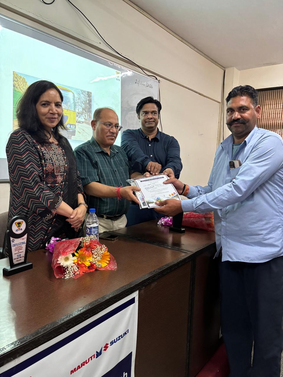 आरटीओ देहरादून प्रवर्तन एवं सड़क सुरक्षा की पहल पर स्कूल बस चालक व परिचालकों को दिया गया विशेष सड़क सुरक्षा प्रशिक्षण