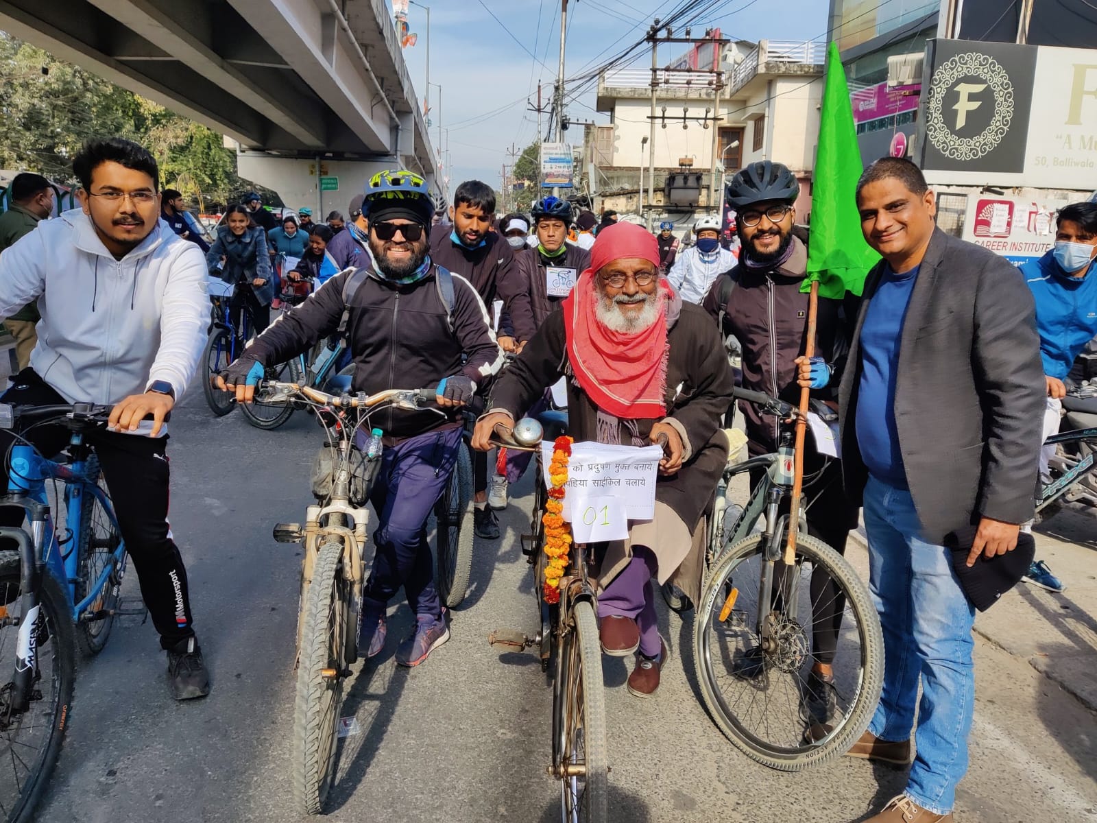 डॉक्टर्स डे पर देहरादून साइक्लिंग क्लब ने चिकित्सकों को किया सम्मानित, स्वस्थ जीवनशैली अपनाने का दिया संदेश