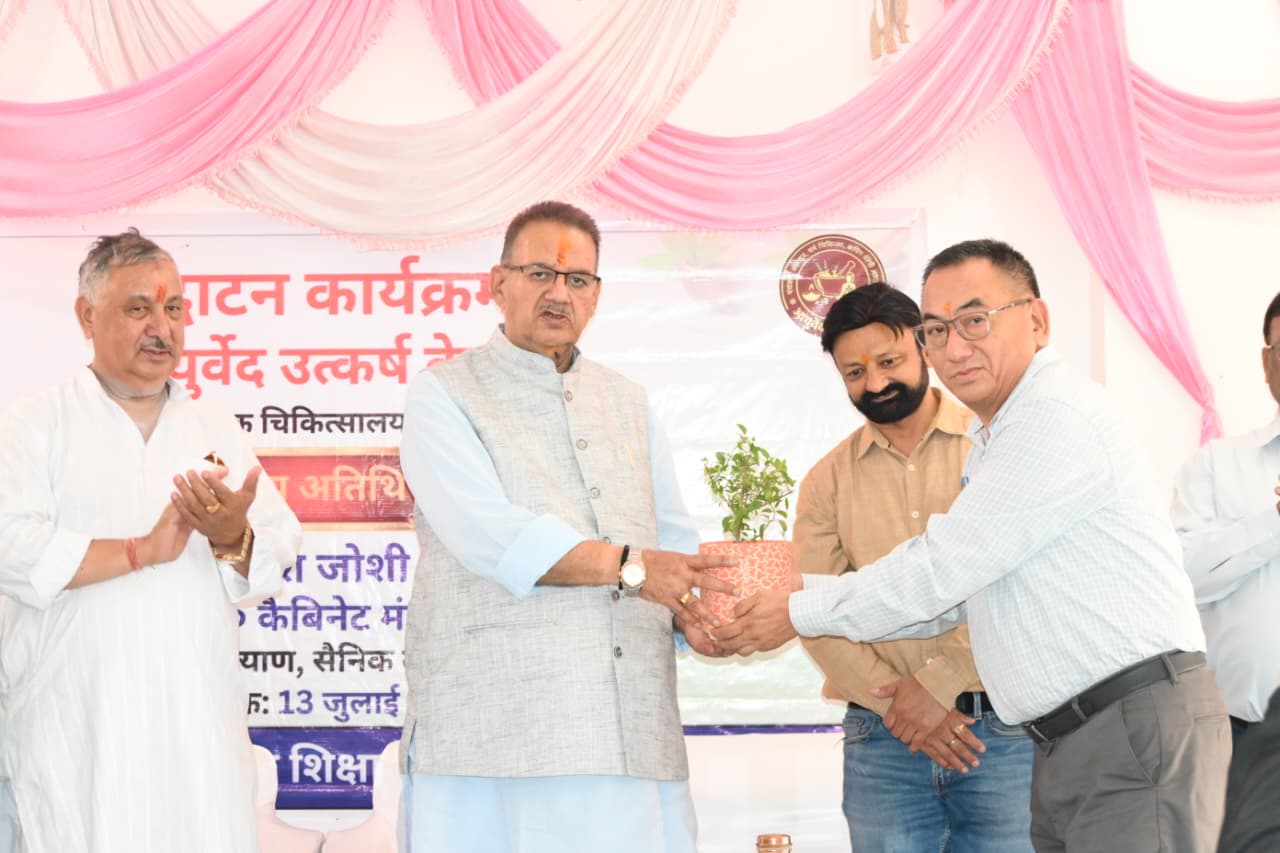 कैबिनेट मंत्री गणेश जोशी ने राजकीय आयुर्वेदिक चिकित्सालय कंडोली में आयुर्वेद उत्कर्ष केंद्र का किया उद्घाटन, आयुर्वेद को जन-जन तक पहुंचाने पर दिया जोर