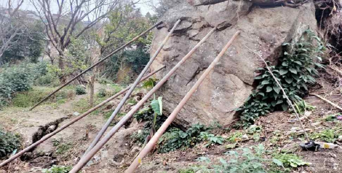 उत्तराखंड जोशीमठ से सामने आई चिंताजनक खबर:  विशाल शीला झुकने लगी, अगर नीचे गिरि तो मचेगी तबाही: