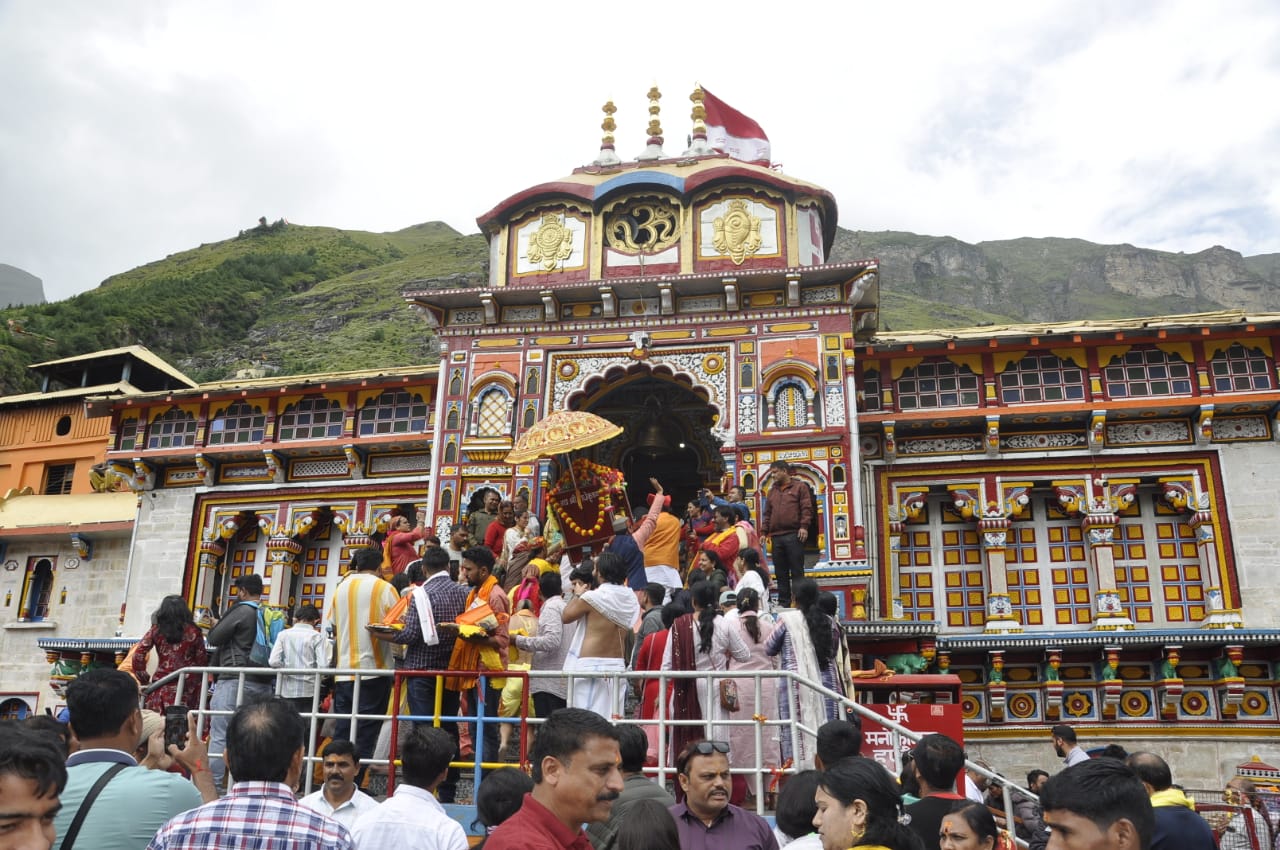 भगवान श्री कृष्ण जन्मोत्सव झांकी ने किया बदरी-केदार भ्रमण