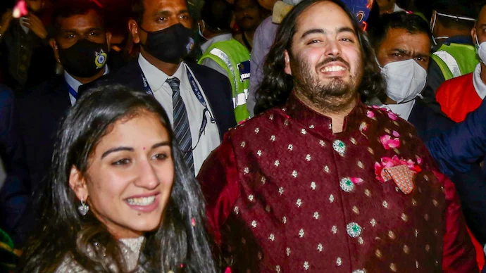अनंत अंबानी की आध्यात्मिक यात्रा ,राहुल गांधी की तरह 140 KM की पदयात्रा पर निकले मुकेश अंबानी के बेटे अनंत