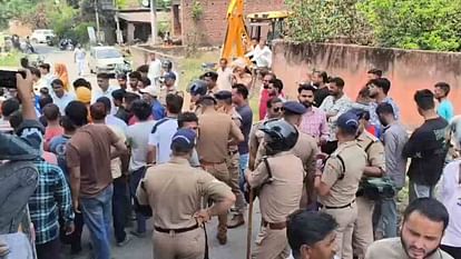 भीमावाला: अतिक्रमण हटाने पहुंची प्रशासनिक टीम को ग्रामीणों का विरोध, मौके पर मचा हंगामा