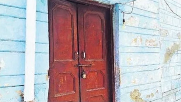 विकासनगर में  बवाल के बाद 25 मुस्लिम परिवारों ने छोड़ा घर , मस्जिद पर भी लगा ताला