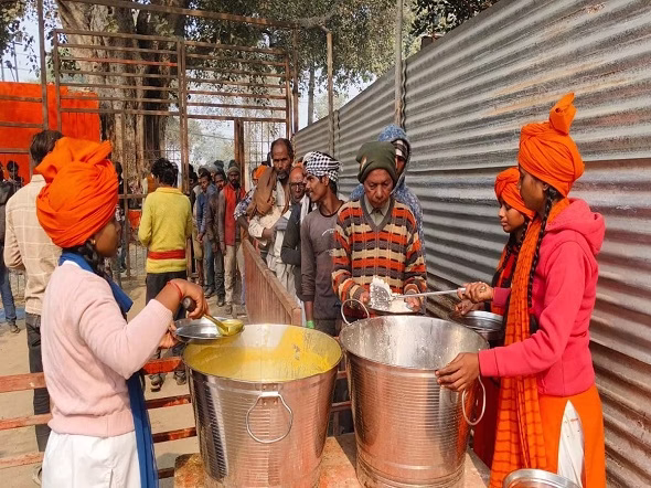 बाल्टी जैसा चमचा और टैंक जैसी कड़ाई