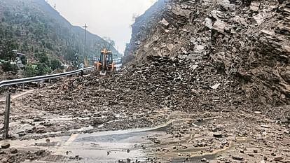 बारिश से तबाही: दुकानों में घुसा मलबा, भूस्खलन से हाईवे तीन घंटे रहा बंद..तो भीमताल में सड़कें बनीं तालाब