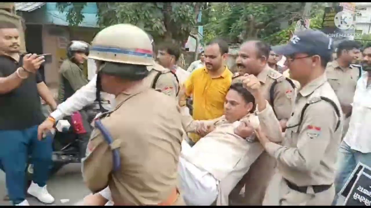 Breaking News- राहुल गांधी से पूछताछ के मामले में किया जा रहा राजभवन का घेराव
