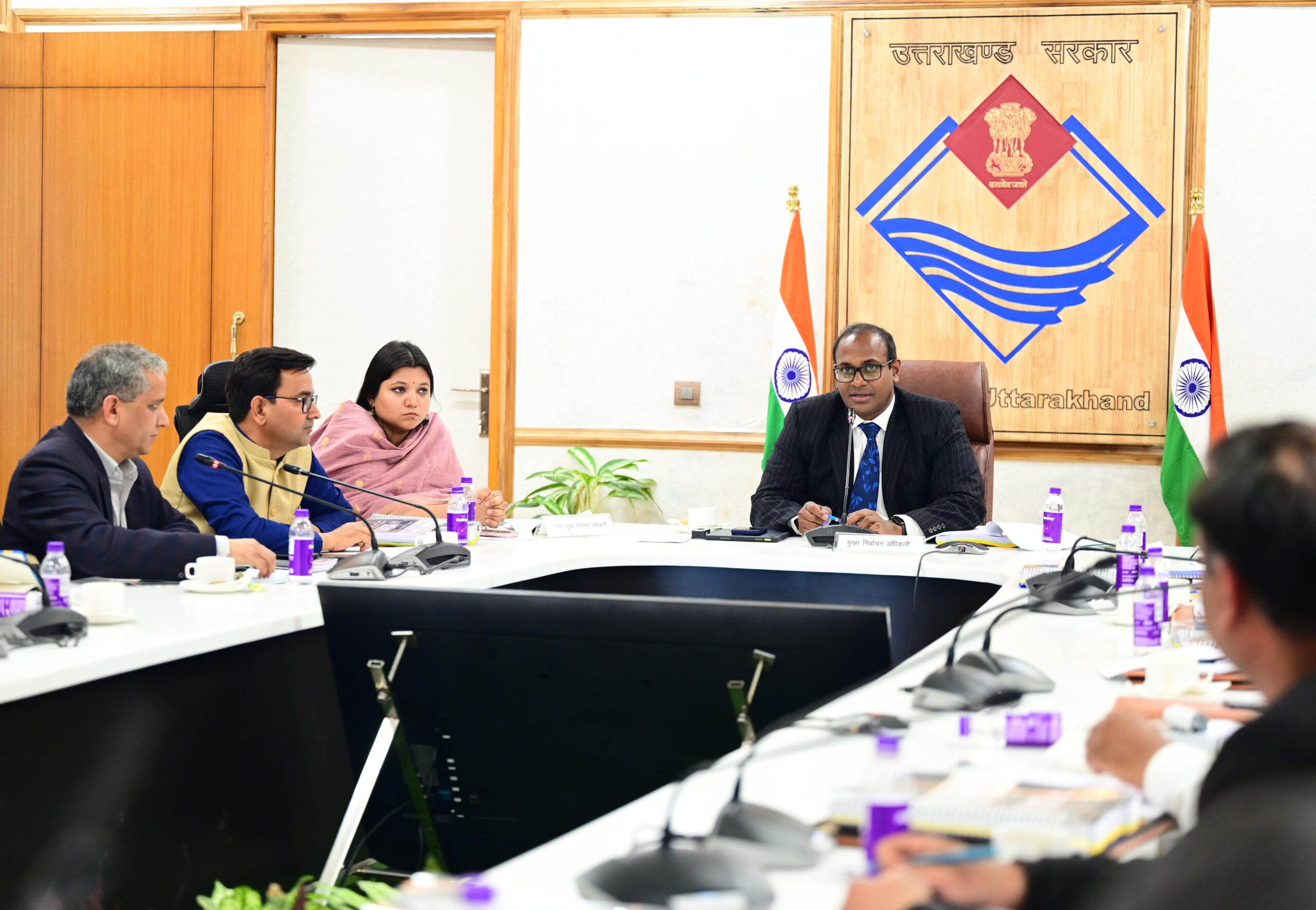 मुख्य निर्वाचन अधिकारी ने प्रदेश के सभी राजनीतिक दलों के साथ की बैठक
