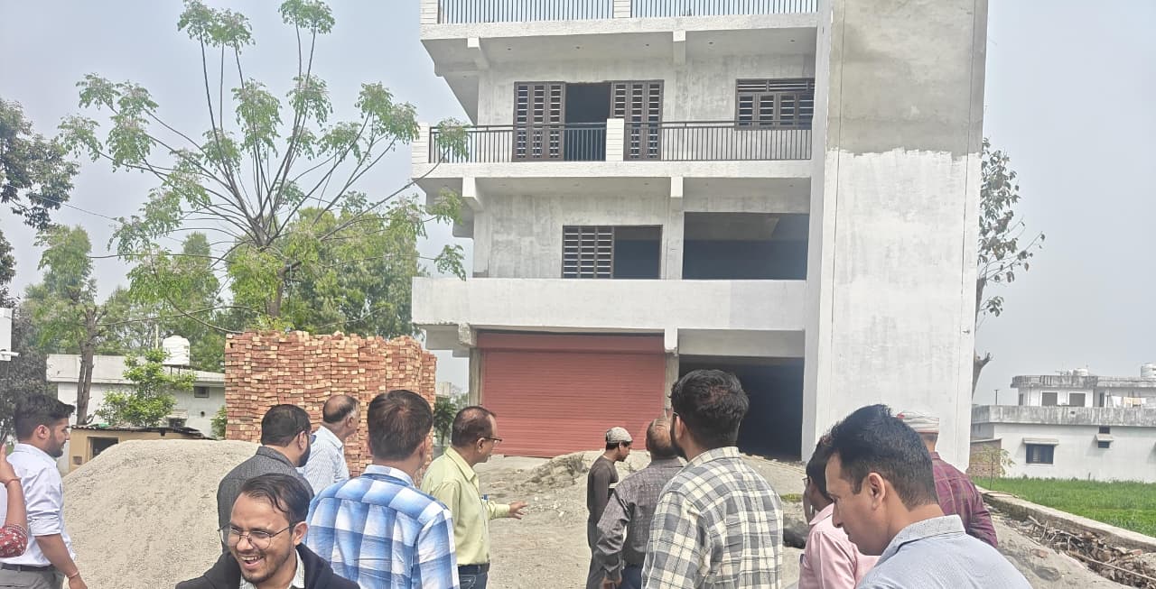 धौरण रोड पर अवैध “हेल्पिंग हेल्थ” हॉस्पिटल सील, एमडीडीए की बड़ी कार्रवाई;