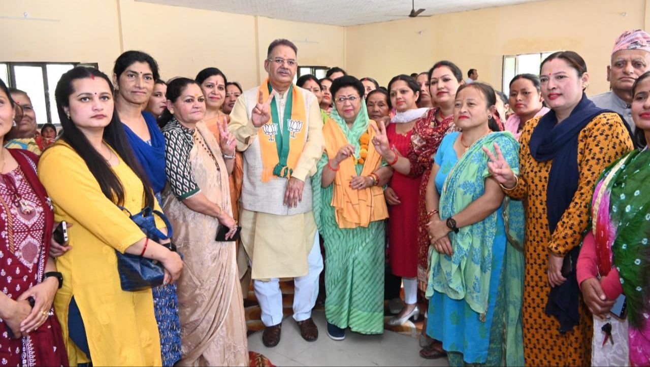 मसूरी विधानसभा क्षेत्र में भाजपा प्रत्याशी माला राज्यलक्ष्मी शाह के समर्थन में आयोजित बैठक को संबोधित करते कैबिनेट मंत्री गणेश जोशी