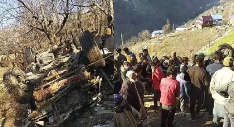 बड़ी खबर,,,यहां 300 फुट गहरी खाई में गिरी कार,,,,10 लोगों की दर्दनाक मौत..