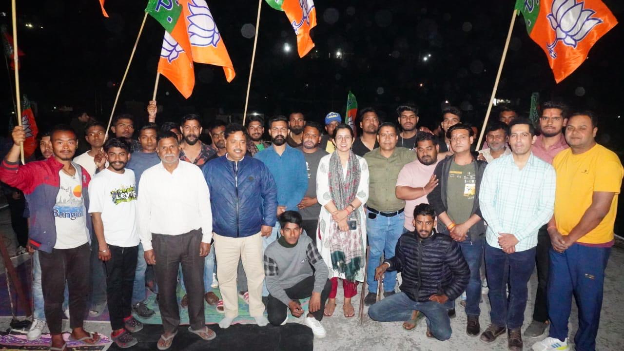 युवा मोर्चा की राष्ट्रीय उपाध्यक्ष नेहा जोशी ने राजपुर में लगाई नमो युवा चौपाल
