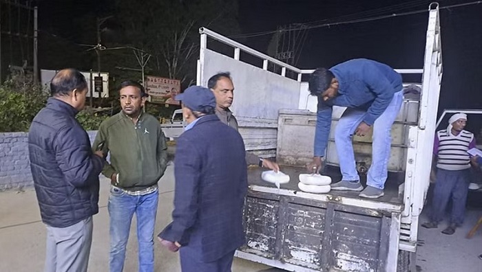 मिठाइयों में हो सकता है खतरा, देहरादून में नकली पनीर बरामद