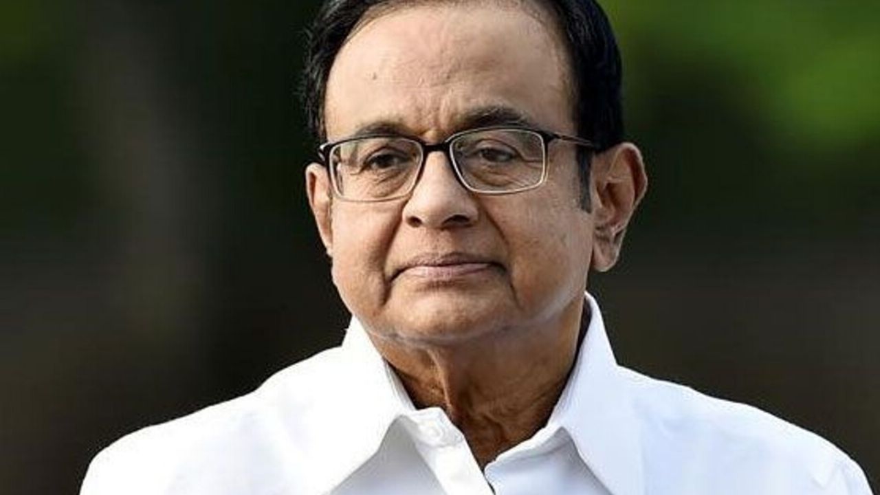 गड़बड़ाई टाइमिंग, एक तरफ पीएम ने राज्यों को ठहराया जिम्मेदार, दूसरी तरफ वित्त मंत्रालय ने पीएम को किया शर्मिंदा, चिदंबरम ने कसा तंज