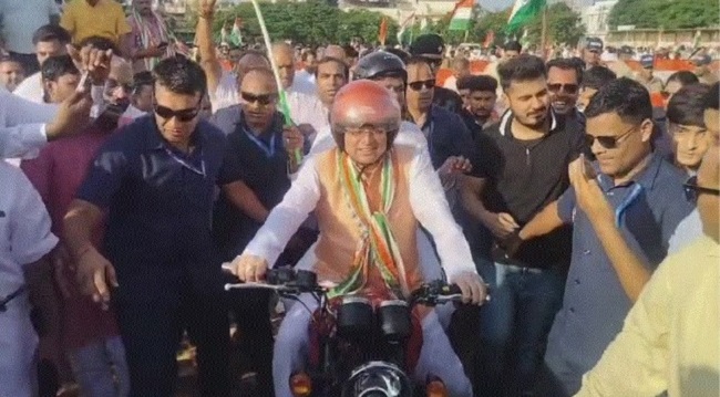 मुख्यमंत्री तिरंगा रैली में हुए शामिल