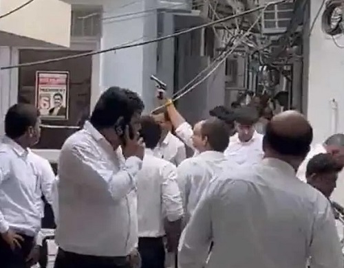 राजधानी दिल्ली के तीस हजारी कोर्ट परिसर में गूंजी गोलियों की तड़तड़ाहट, मचा हड़कंप: