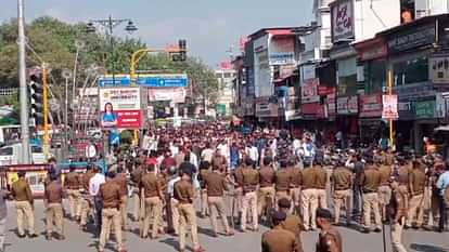 दून DAV पीजी कॉलेज के छात्रों का हंगामा..घंटाघर तक निकाला जुलूस, भारी पुलिस बल तैनात