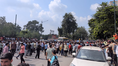 देहरादून: कैसे बाहर आया पेपर..फूटा युवाओं का गुस्सा, सड़कें जाम, उत्तराखंड बेरोजगार संघ का सचिवालय कूच