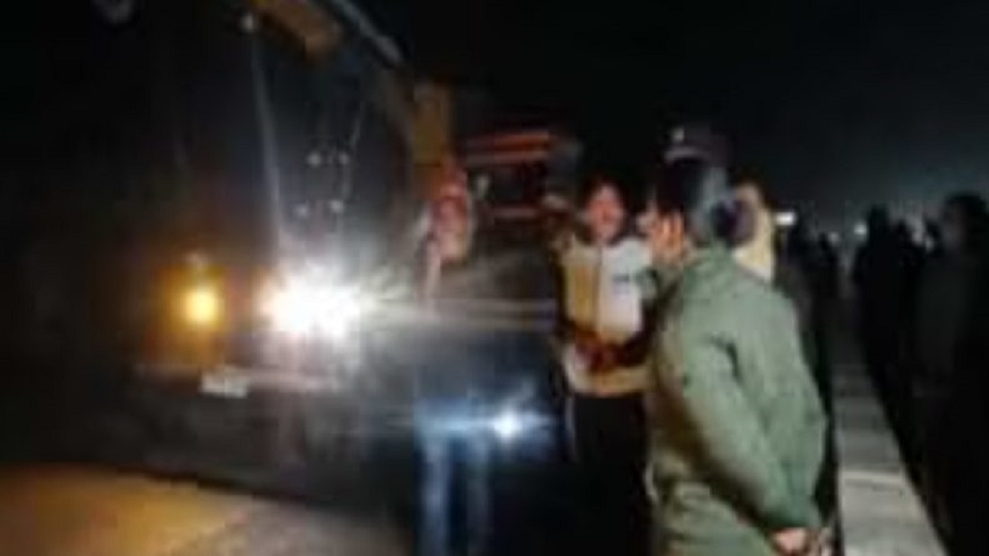 दिल्ली में फिर दिल दहला देने वाली घटना , स्कूटी सवार महिला को ट्रक चालक ने 3 किलोमीटर तक घसीटा: