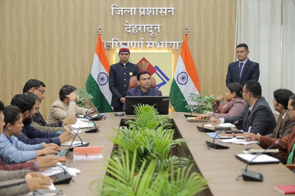 बच्चों के भविष्य निर्माण में देंगे हरसंभव सहायताः डीएम