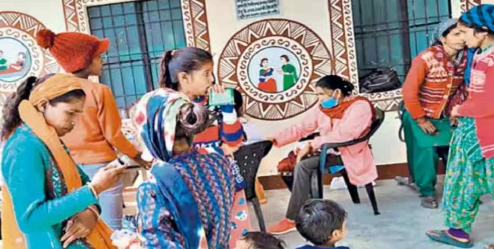 पिथौरागढ़ के जमराड़ी गांव में अजीब सी बीमारी फैलने से मचा हड़कंप: एक साथ 111 लोग बीमार: