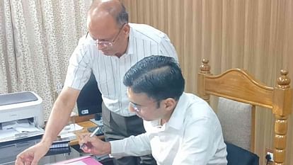 ठेके पर ठनी: देहरादून डीएम बोले- नहीं खुलेगी दुकान..आबकारी आयुक्त के फैसले पर कहा- मेरे आदेश में कमी बताएं