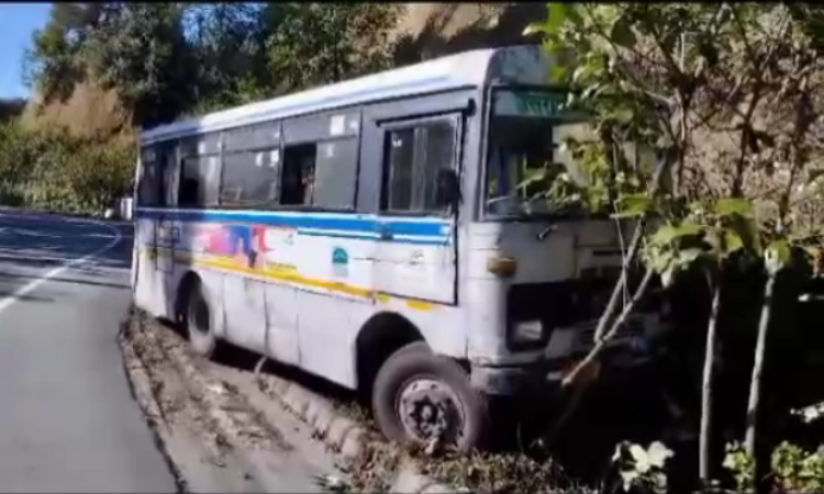 उत्तराखंड के नेशनल हाईवे पर रोडवेज बस के ब्रेक फेल