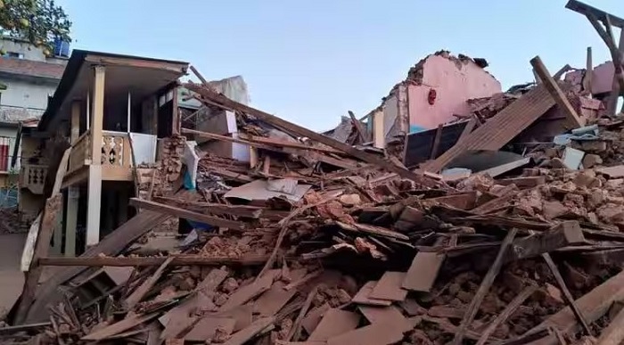 “नेपाल में भूकंप से 128 लोगों की मृत्यु, भारत में भी महसूस हुए भूकंप के झटके”