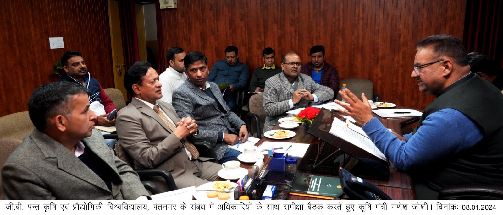 गणेश जोशी ने विधान सभा स्थित कार्यालय वेतनभोगी कार्मिकों के वेतन एवं विश्वविद्यालय की अन्य समस्याओं के सम्बन्ध में समीक्षा बैठक ली