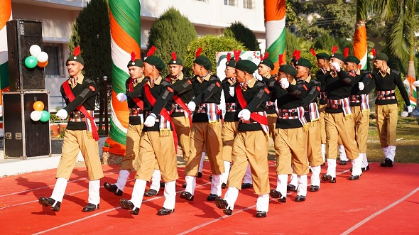 देशभक्ति के रंग में डूबा एसजीआरआर संस्थान