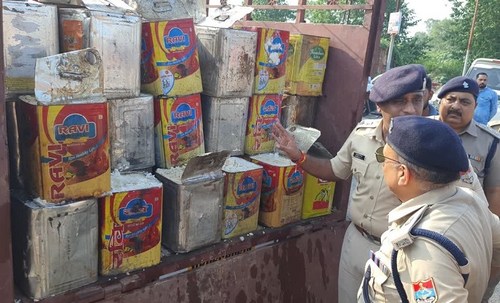 “पुलिस ने बरामद किया नकली घी का देशी घी बनाने वाले गिरोह”