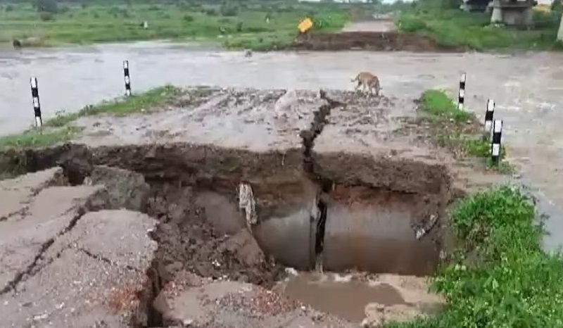 आखिरकार रुड़की में पहली बारिश में बह गई दो महीने पहले बनी पुलिया, बनाने में हुए थे लाखों रुपए खर्च: