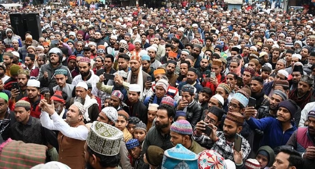रेलवे भूमि प्रकरण को लेकर उत्तराखंड में हुई तेज सियासत पूर्व सीएम हरीश रावत मामले को लेकर हल्दानी में बैठे उपवास पर: