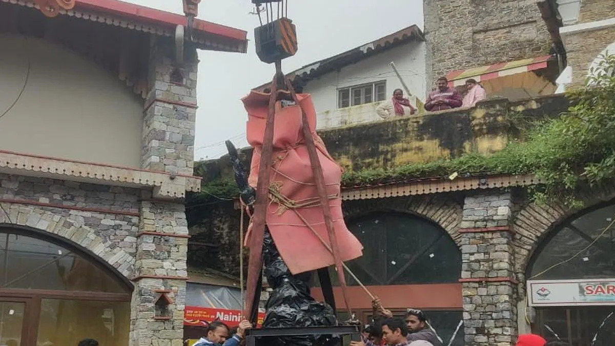 नैनीताल में दो महीने बाद लौटे ‘बापू’, हाई कोर्ट के बाद पुरानी मूर्ति हुई पुनः स्थापित