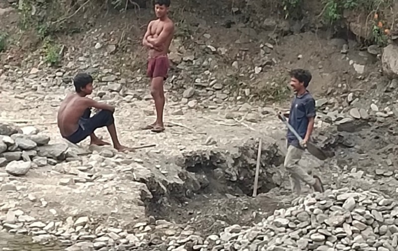 “देहरादून में खनन माफिया का बोलबाला”