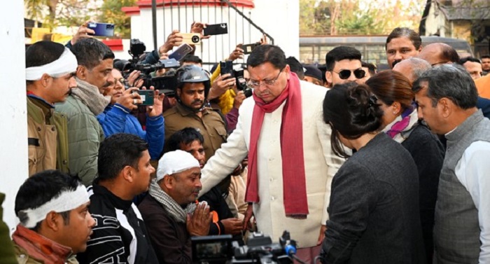 मुख्यमंत्री धामी ने हल्द्वानी पहुंचकर लिया स्थिति का जायजा,,,,घायल कर्मियों,,,पत्रकारो का जाना हाल....