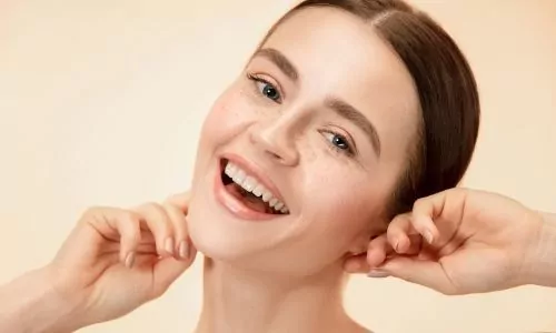 9 झुर्रियों के लिए चेहरे पर वैसलीन लगाने के फायदे हैं बेमिसाल