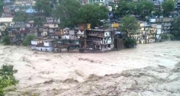 प्रदेश में भारी बारिश से जनजीवन और यातायात प्रभावित: