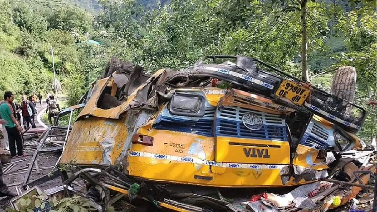 हिमाचल प्रदेश: कुल्लू में भीषण हादसा, सैंज घाटी में खाई में गिरी बस, 16 लोगों की मौत