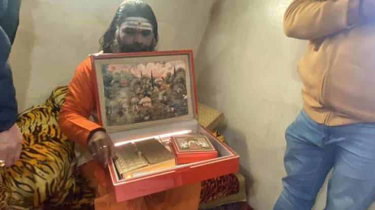 बाबा केदार को भेजा प्रसिद्ध उद्योग पति मुकेश अंबानी ने बेटे अनंत की शादी का निमंत्रण