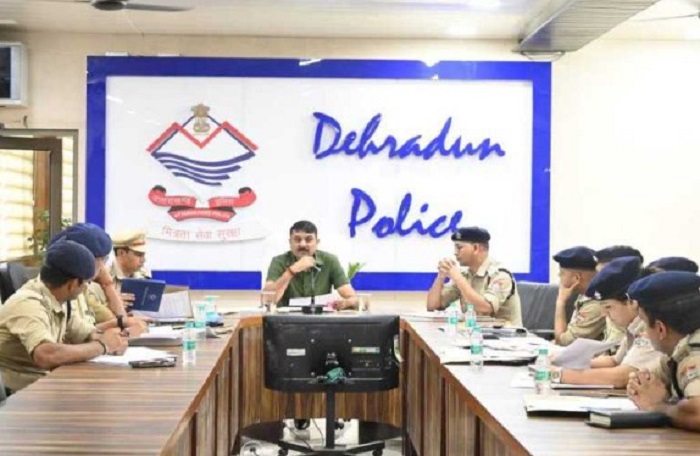 पेडिंग इन्वेस्टिगेशन और फ़रार इनामी अपराधियों की गिरफ्तारी को लेकर एसएसपी सख़्त