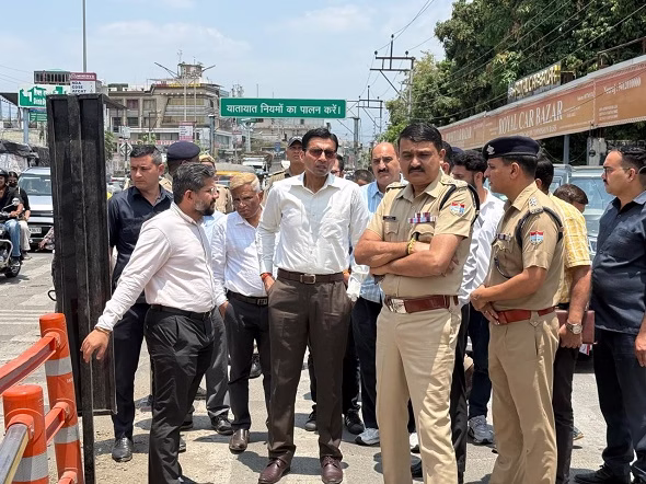 जिलाधिकारी और एसएसपी ने किया ISBT फ्लाईओवर का निरीक्षण