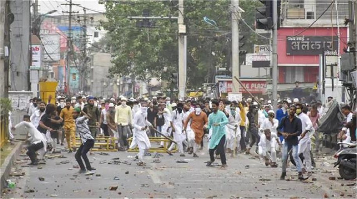 जामा मस्जिद के बाद अब रांची में हिंसा में 2 की मौत, 11 पुलिसकर्मियों समेत दो दर्जन लोग घायल, इंटरनेट बंद.